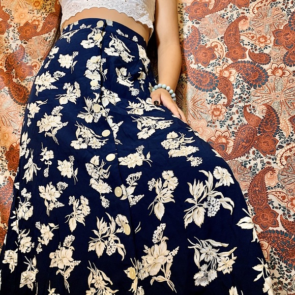 πΈ β¨Two Piece Set! Crop Top and Maxi Skirt! π€© - Picture 6 of 9